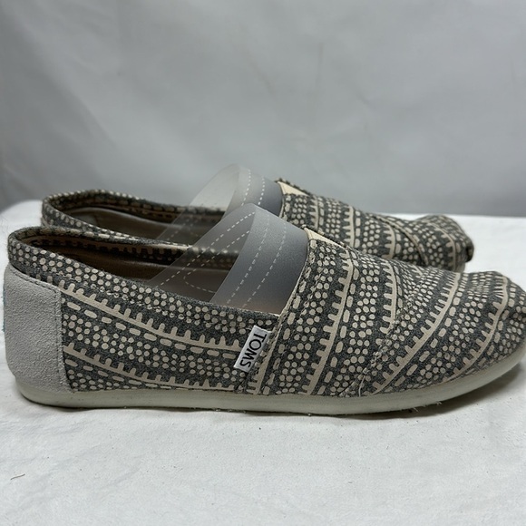 TOMS Graphic Print Slip On Shoes, 6.5 - Picture 2 of 8